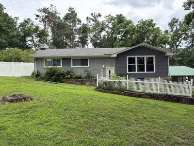 304 Hickory Dr