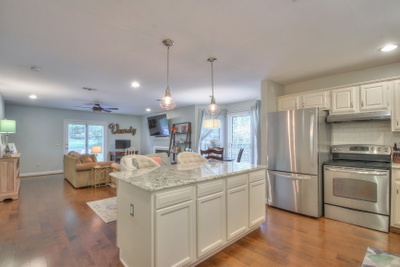 3321 Lealand Ln