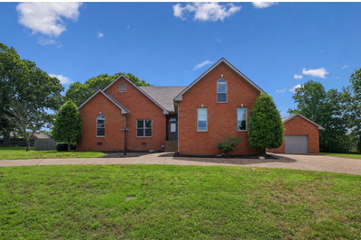 213 Fox Hunt Ln