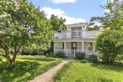 3008 Lakeshore Dr