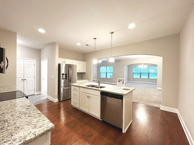 3211 Chaucer Ln