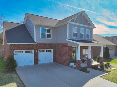 553 Oakvale Ln
