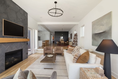 303A Riverside Dr