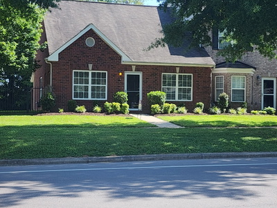 718 Del Rio Pike