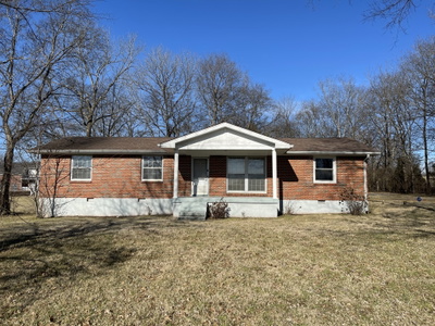 Exterior view of 2076 Wilson Pike in Franklin, TN