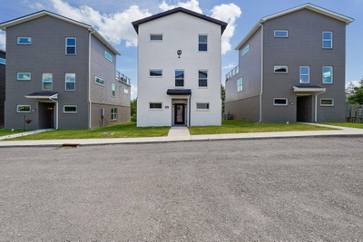 1241 N Avondale Cir