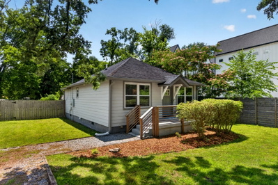 870 W Sharpe Ave
