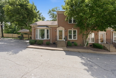8 Sharonwood Dr