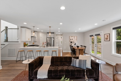 1406 Riverside Dr