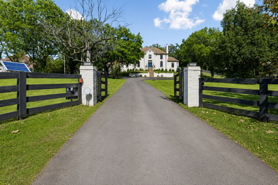 310 Deerwood Ln