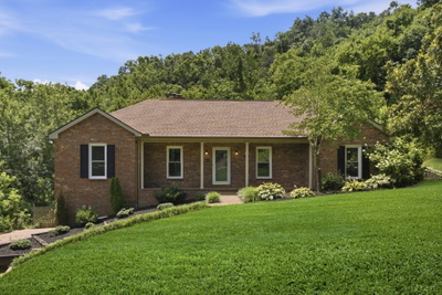 111 Dogwood Ln