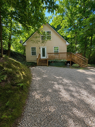 725 Calvert Ridge Rd