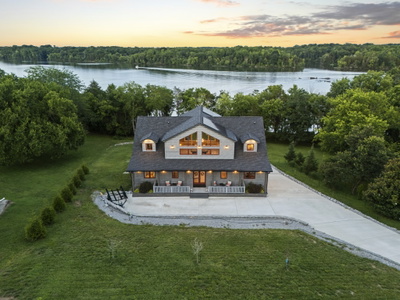 883 Newton Ln