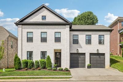 2033 Blackstone Dr