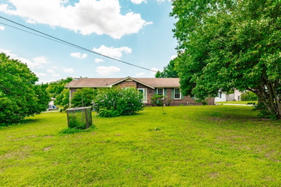 102 Lake Point Dr