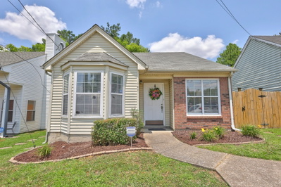 702 Maple Pl