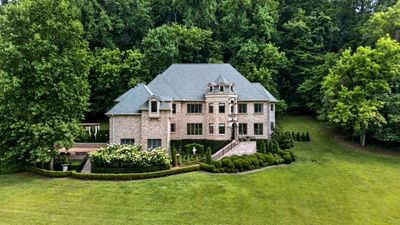 1060 Natchez Valley LN