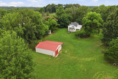 Exterior view of 120 Bradley Ln in Cottontown, TN