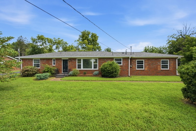 2512 Meadowood Dr