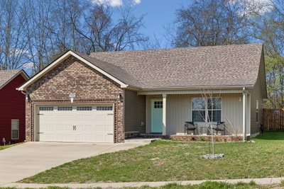 833 Lutz Ln