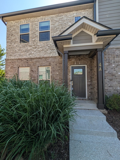555 Gresham Ln