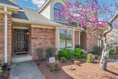220 Glenstone Cir