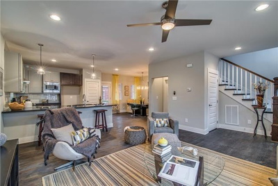 902 Smiley St