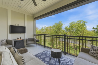 1024 Club View Drive