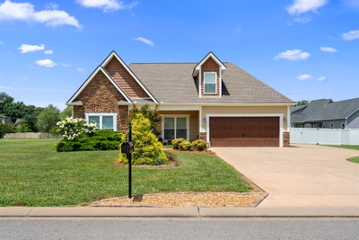 669 Laurel Ln
