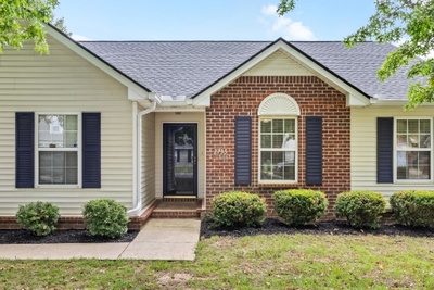 2735 Roscommon Dr
