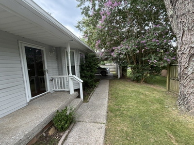 905 Patio Dr