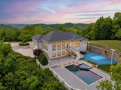 720 Valhalla Ln