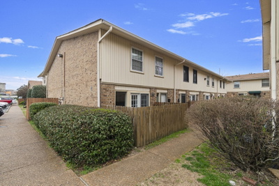 2116 Hobbs Rd
