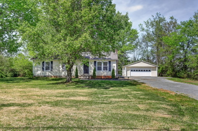 Exterior view of 4827 Bradyville Pike in Murfreesboro, TN