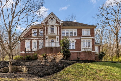 553 Grand Oaks Dr