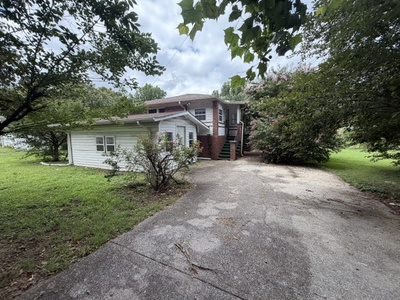 1031 College Ave