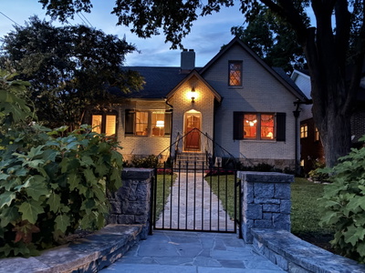 2720 W Linden Ave