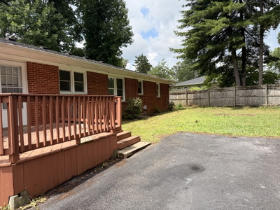 910 Sawyer Dr