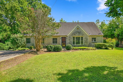 2011 Cedar Ln