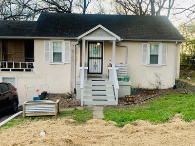 3211 Resha Ln