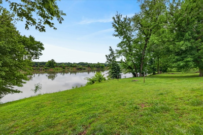 921 Kingsbury Dr