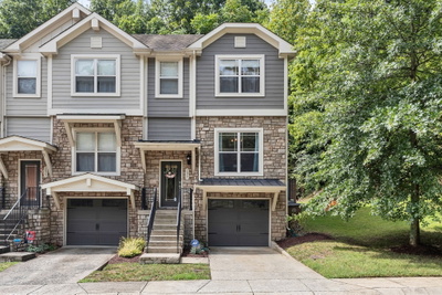 1077 Woodbury Falls Dr
