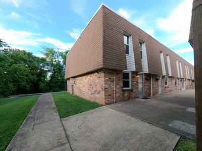 370 Wallace Rd