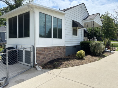 2825 Surrey Rd
