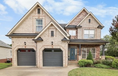 869 E Accipiter Cir