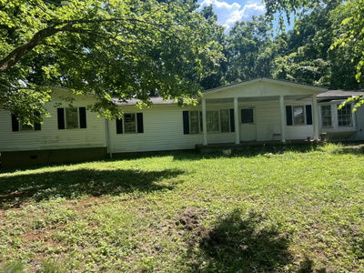 Exterior view of 2026B Highway 31, W in White House, TN