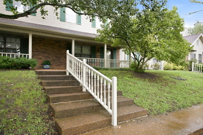 525 Upsall Dr
