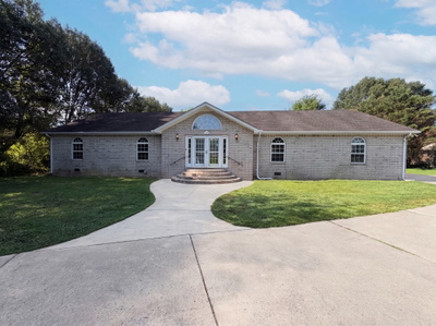 807 W Thompson Ln