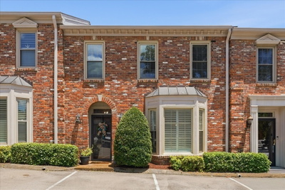 2004 Graybar Ln