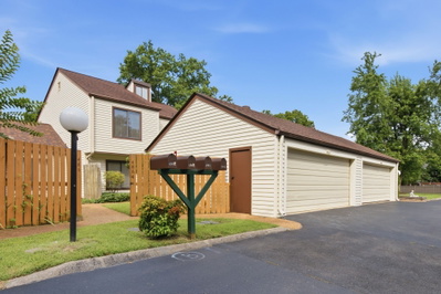 4864 Woodview Dr